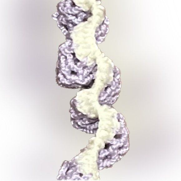 💥New Neck Scarf Spiral Crocheted Handmade Purple White Wrap Neckerchief - Picture 2 of 7